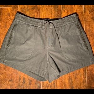 Athleta Shorts Gray Size 4 Drawstring